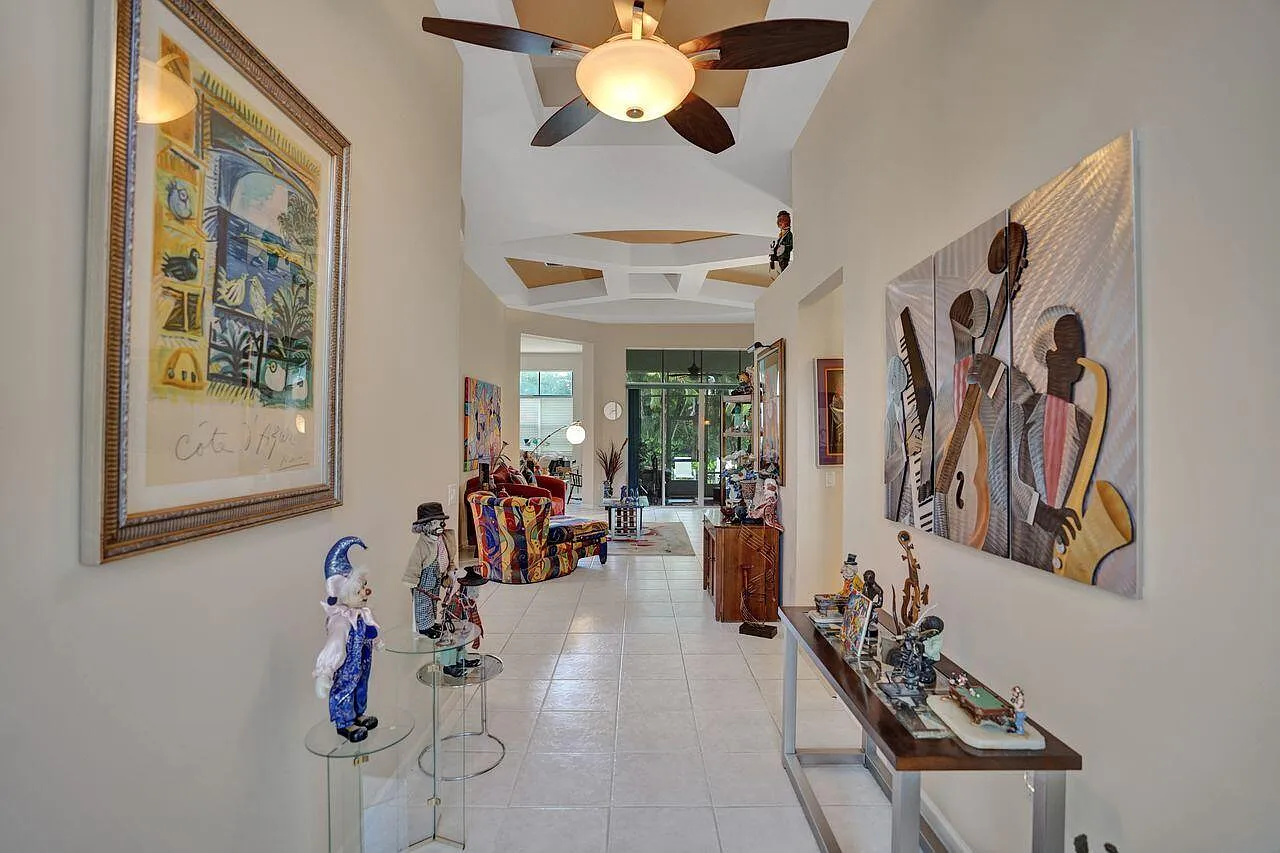 3 bed, 3.0 bath, 2471 sqft, $3,500 — Photo 4