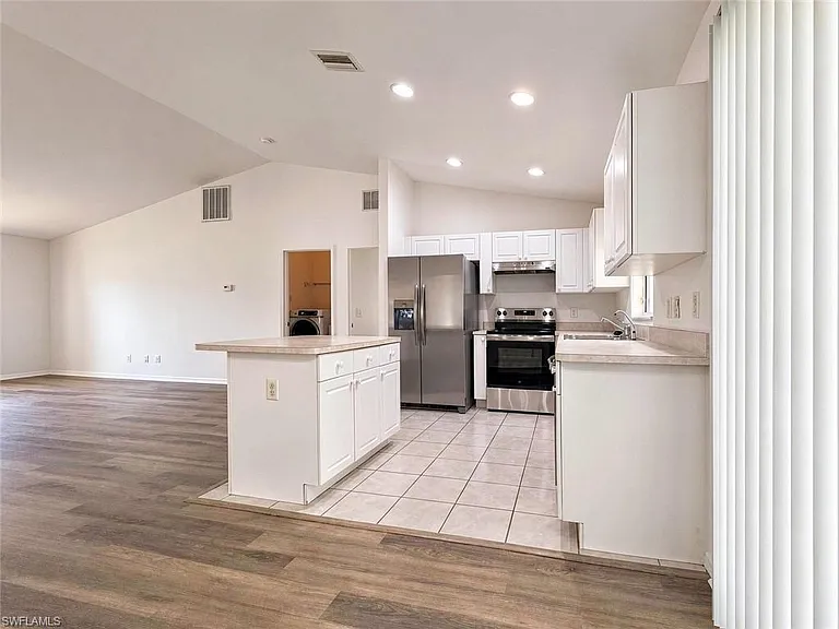 1407 W 10th St — Photo 2