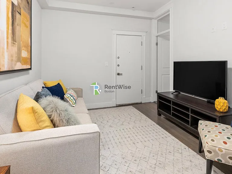 74 Park Dr #4 — Photo 2