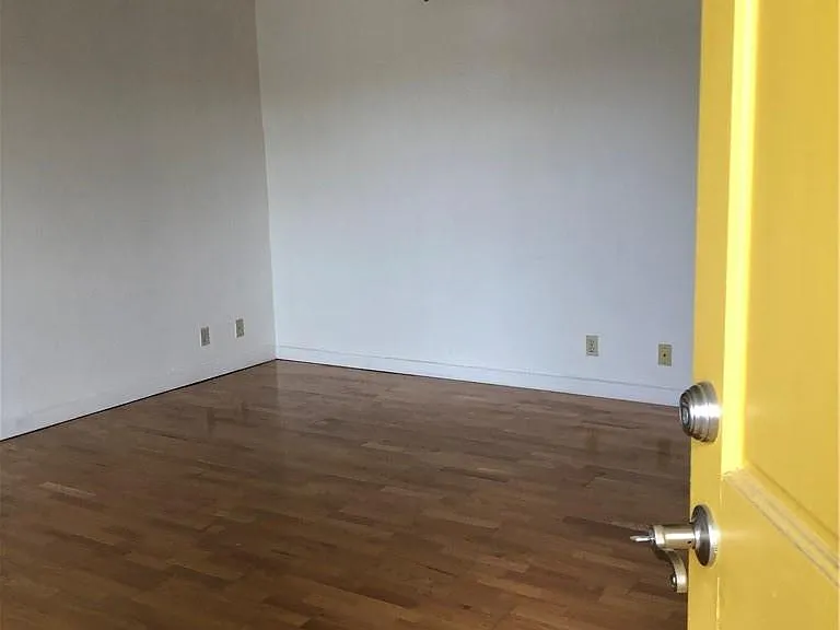 112 W 38th St #202 — Photo 10
