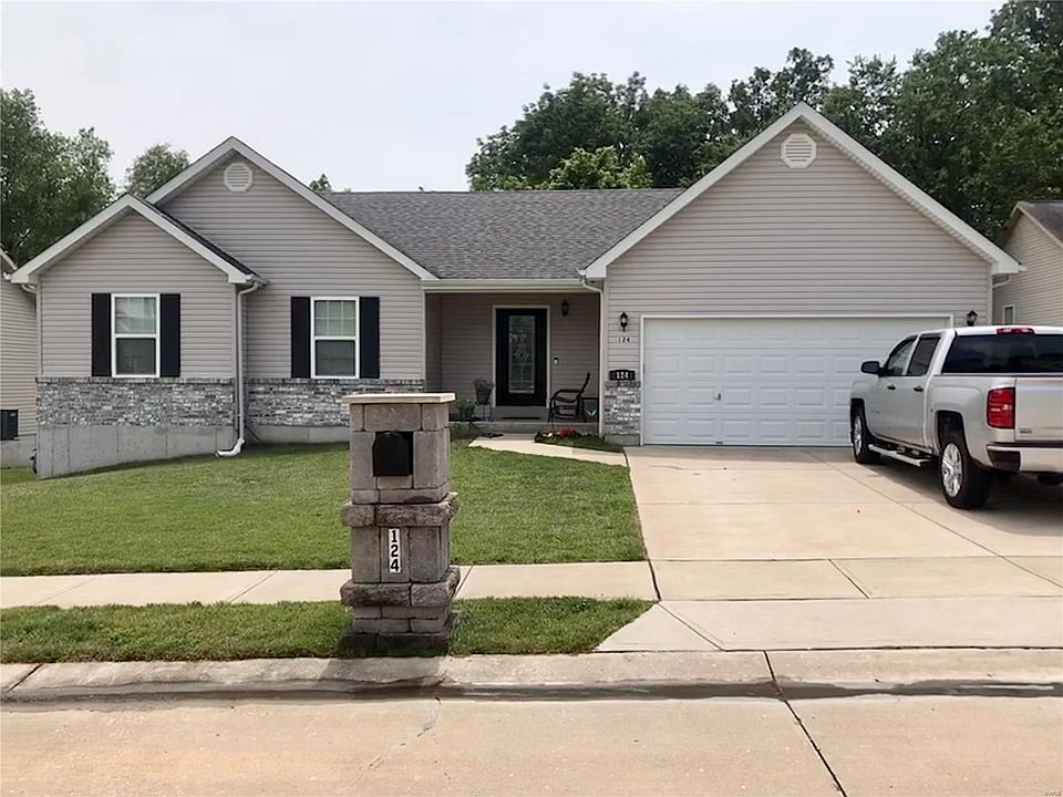 1st image of 124 Brooks Farm Ct
