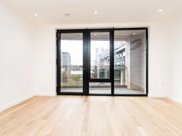 376 Bedford Avenue image 9 of 23