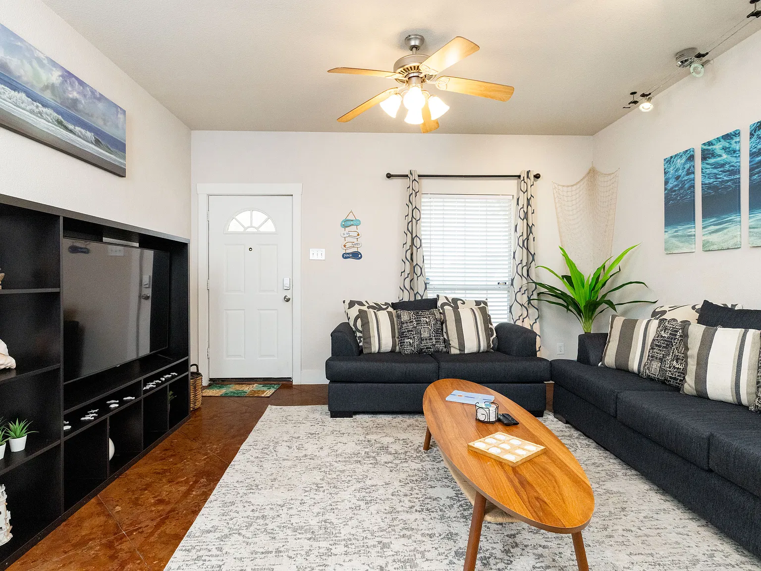 3 bed, 1188 sqft, $2,695 — Photo 3