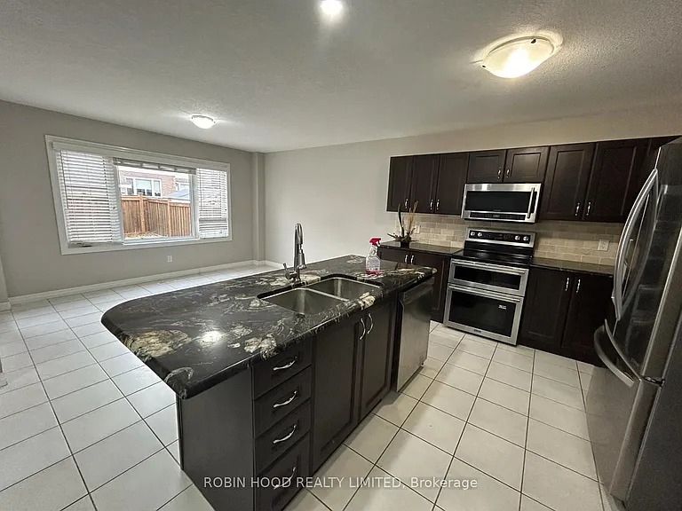 84 Hardcastle Dr — Photo 3