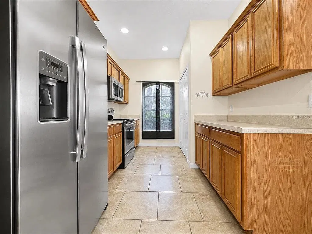 3 bed, 2005 sqft, $2,250 — Photo 4