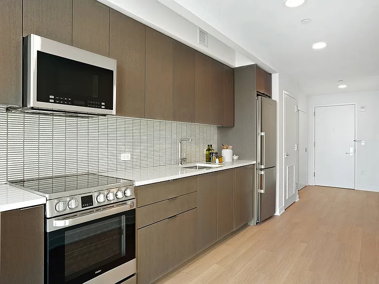 18 6th Ave #1708 — Photo 5