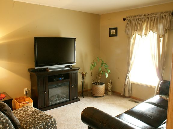 5th image of 693 Heartland Meadows Dr