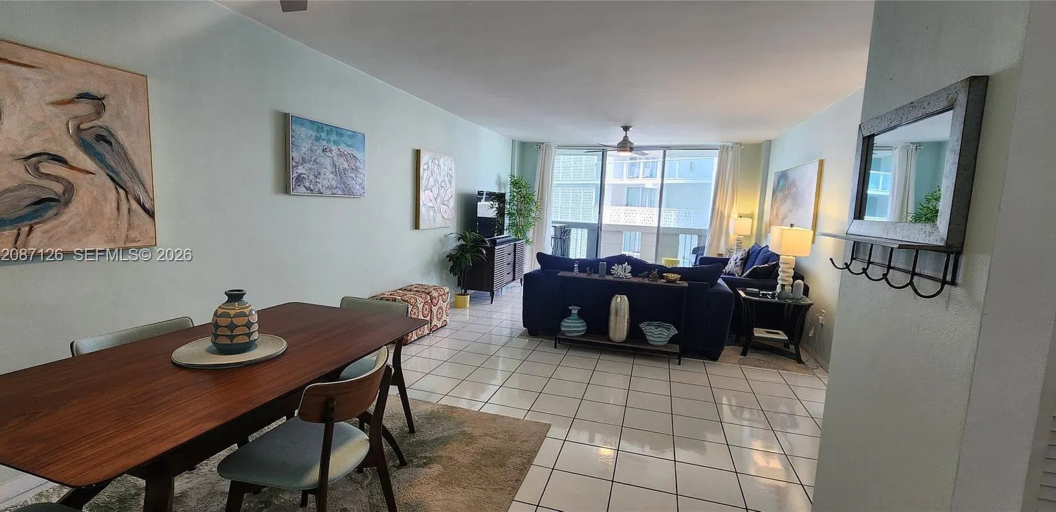 South Bay Club Condo — Photo 4