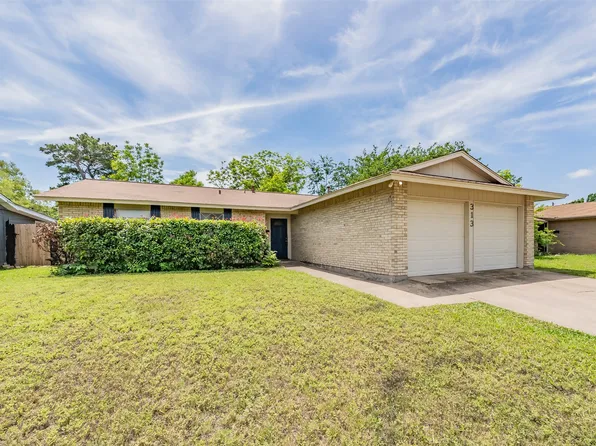 313 Hawthorne Ln, Grand Prairie, TX 75052
