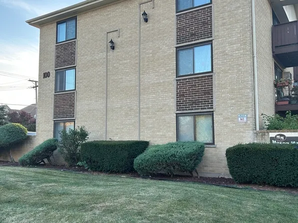 100 N Mason St APT 102, Bensenville, IL 60106