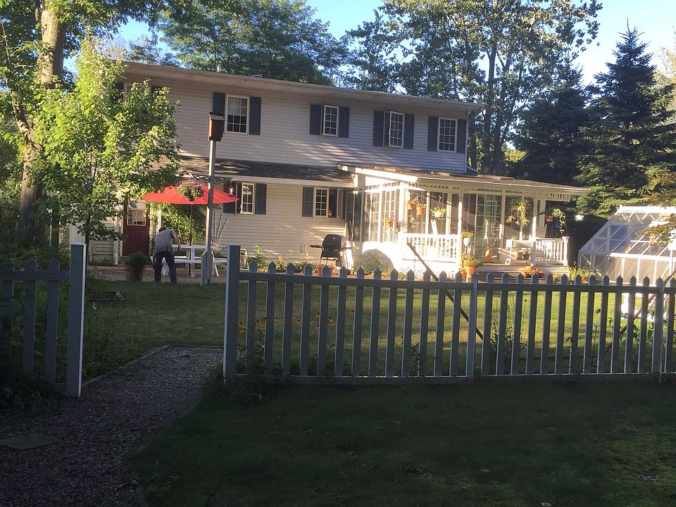 2nd image of 428 S Lakeshore Dr