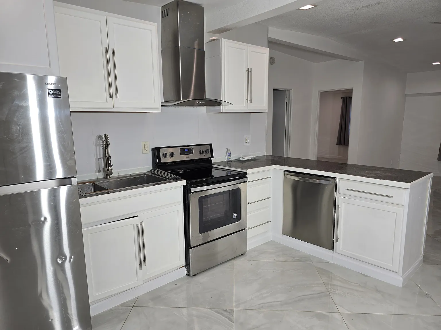 2 bed, 1200 sqft, $2,100 — Photo 3