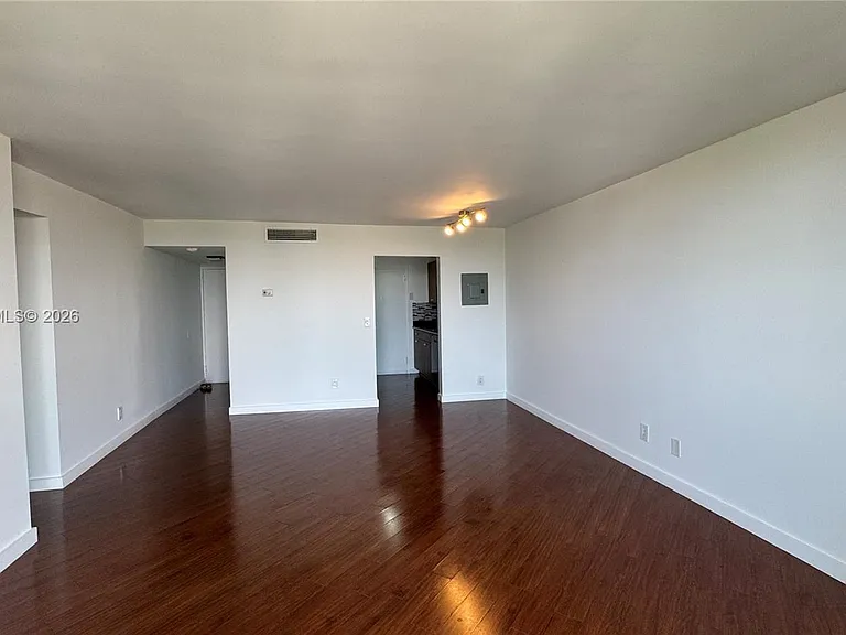 2020 NE 135th St #810 — Photo 13