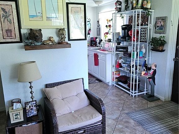 3rd image of 183 W Mariana Ave