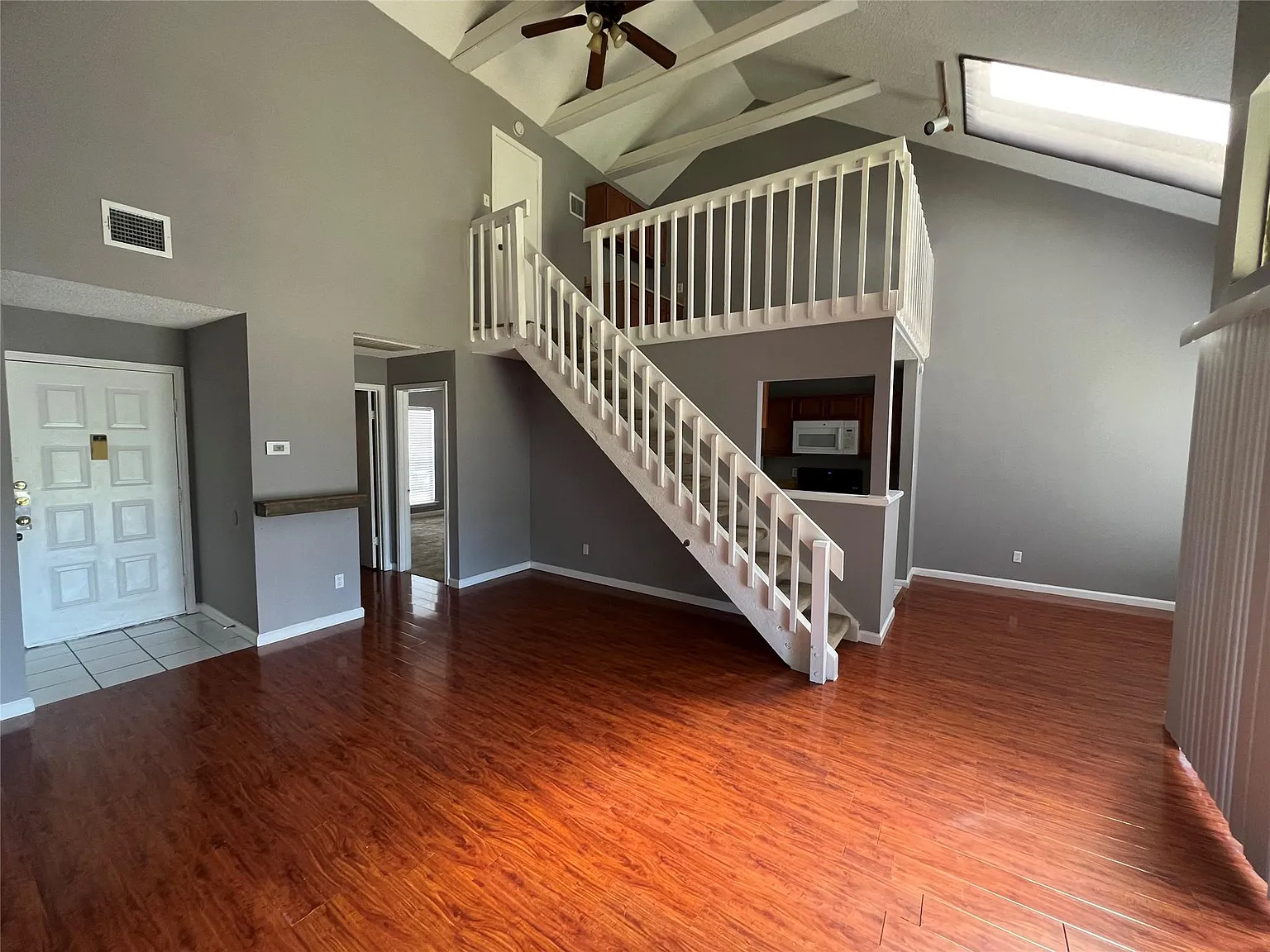 1 bed, 1.0 bath, 925 sqft, $1,150 — Photo 2