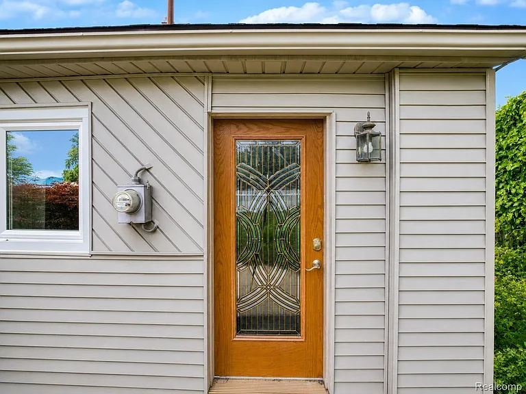 10401 Degrand St — Photo 9