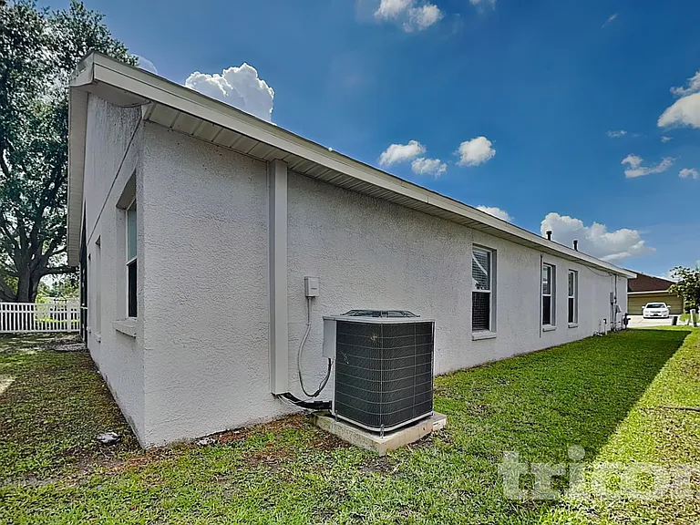 1124 Vinetree Dr — Photo 19