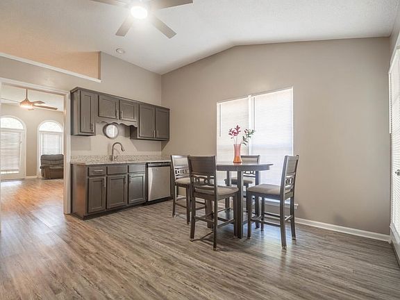 5th image of 10241 Cottage Oaks Cv