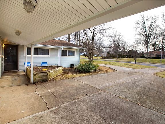 3rd image of 21690 Hilliard Blvd
