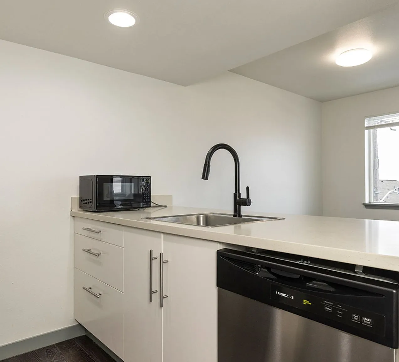 Seattle View Apartments — Photo 4