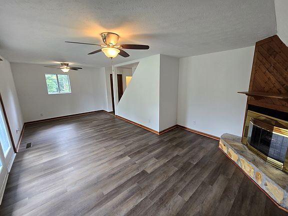 5th image of 216 Pinecone Ave