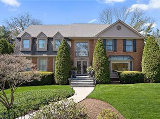 2346 Golfview Dr, Pittsburgh, PA