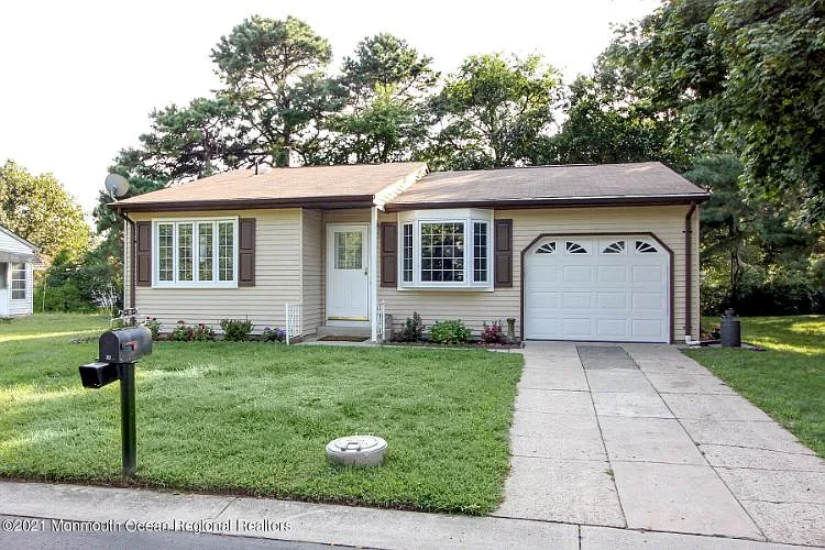 18 Brentwood St #73 photo 1