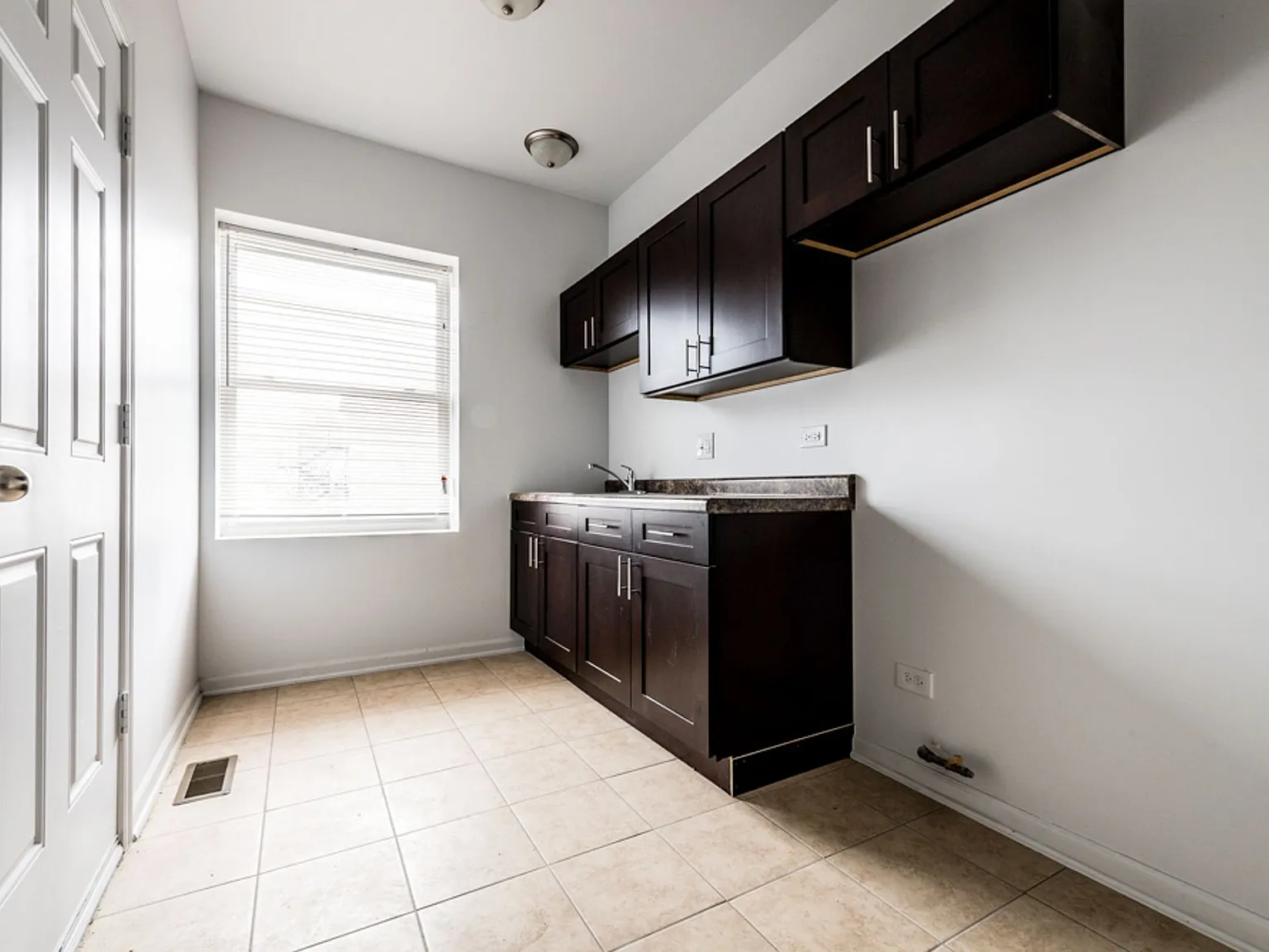 1509 S Kenneth Ave — Photo 3