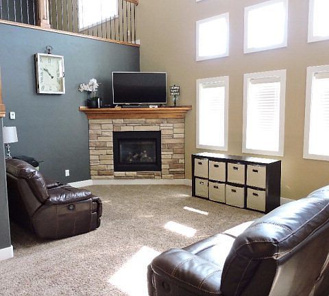 3rd image of 732 Bradford Ln