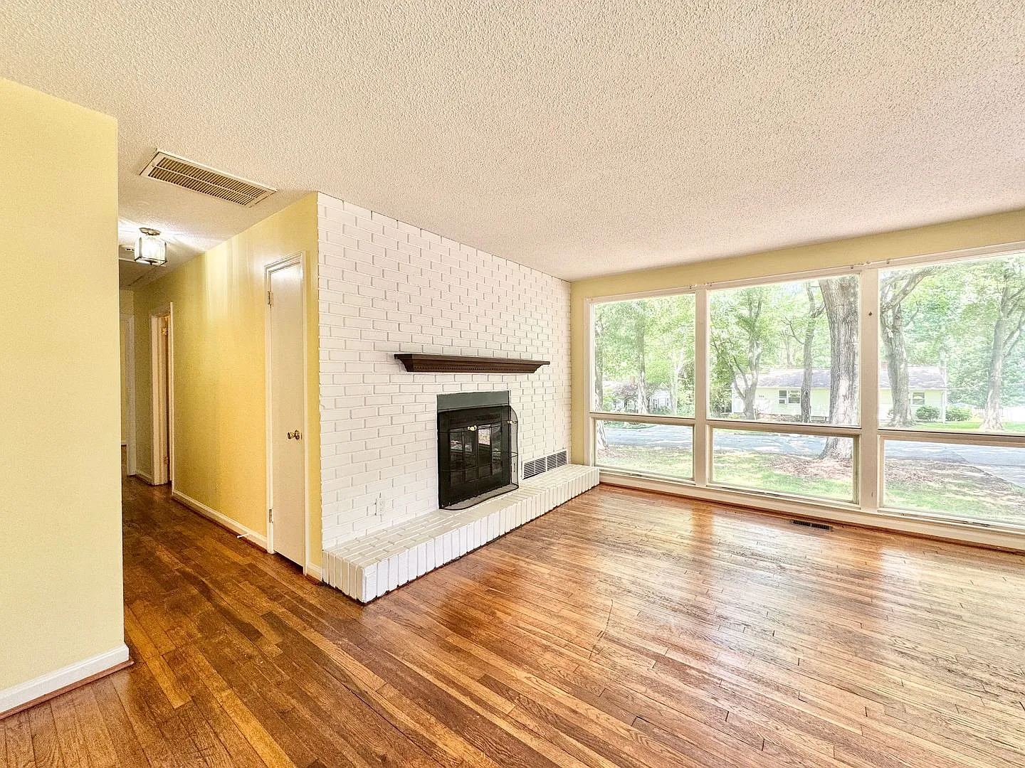 Beautiful Home with Great location — Photo 2
