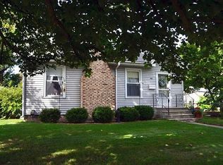 401 Nebobish Ave, Essexville, MI