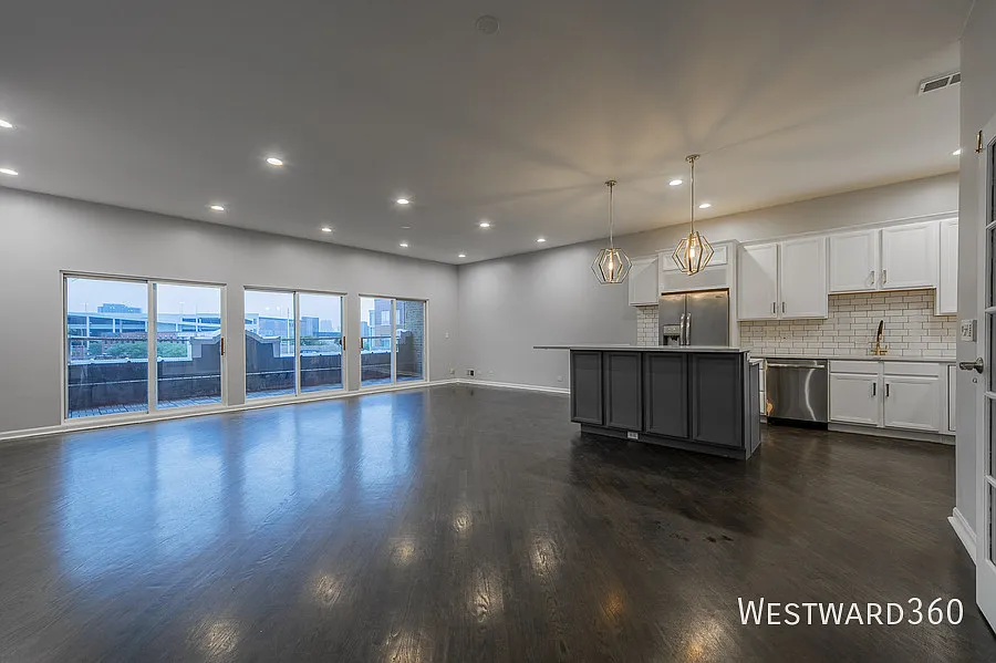 1012 N Milwaukee Ave #3
