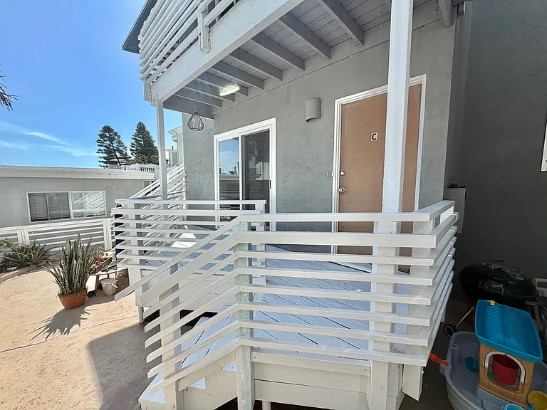 2201 Manhattan Ave — Photo 15