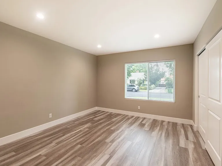 6633 Costello Ave — Photo 8