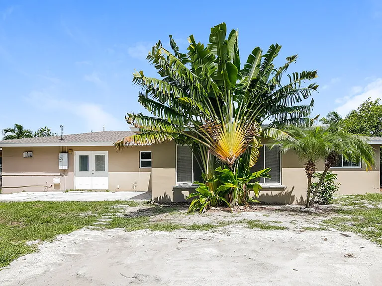 1515 NW 7th Ter — Photo 16