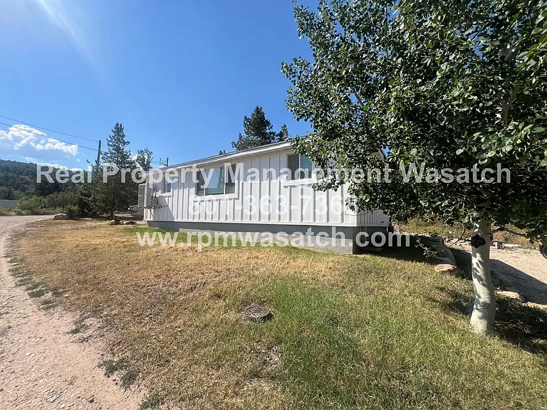 1388 Country Ln — Photo 3
