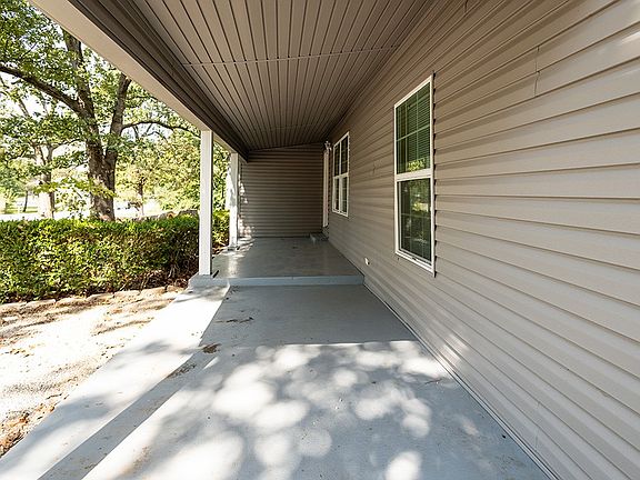 3rd image of 1346 N Lewis Ave