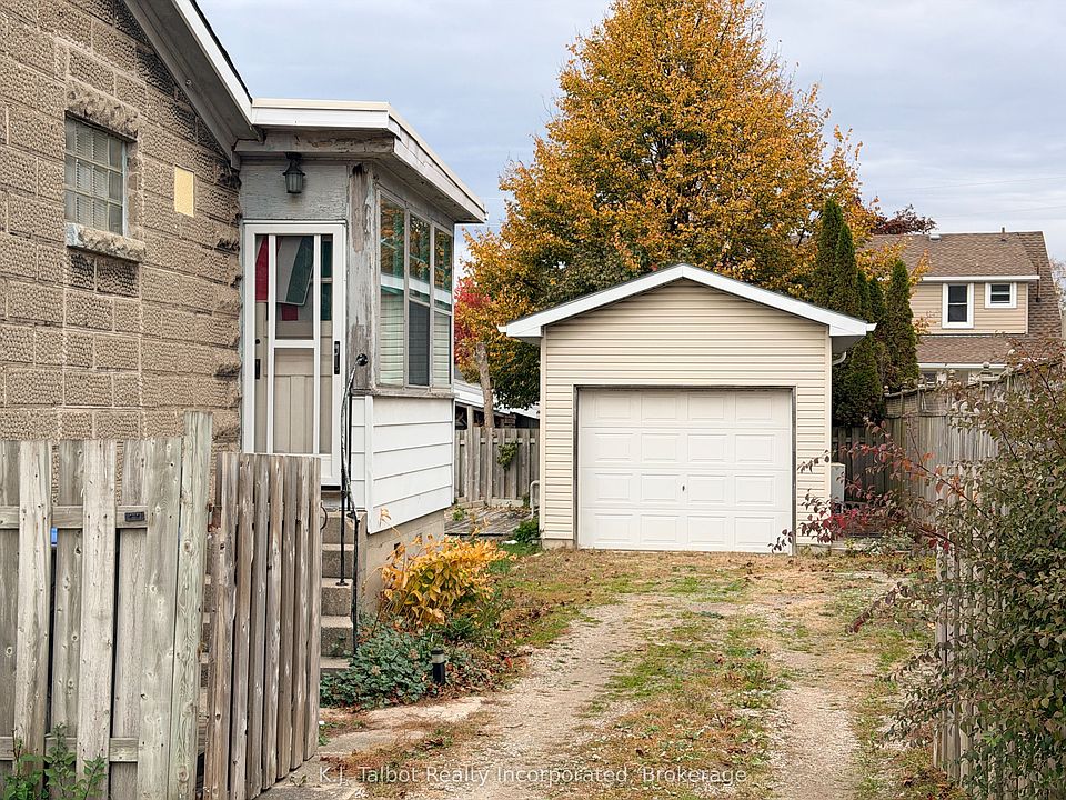 2nd image of 87 Elgin Ave E