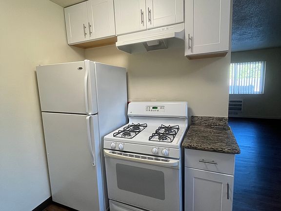5th image of 1-815 E Yorkshire Dr