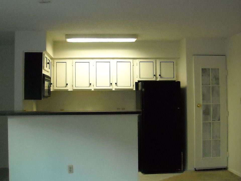 Breakfast Bar & Kitchen