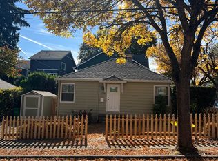 1706 SE Reedway St, Portland, OR 97202