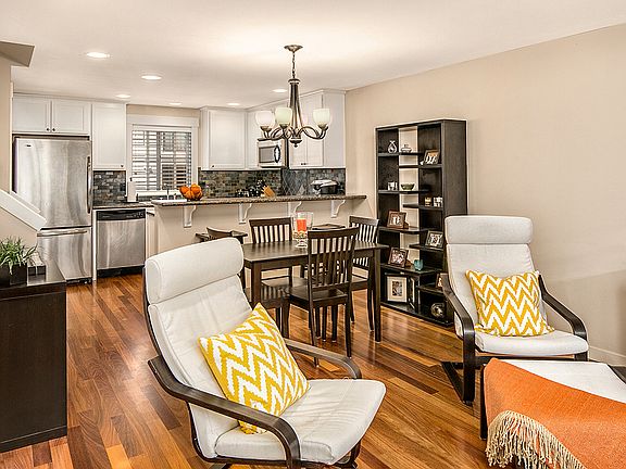 Classy great room...