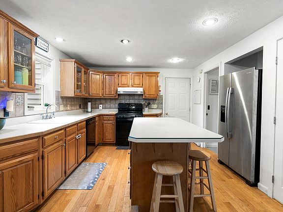 2nd image of 8 Hunting Ridge Lane