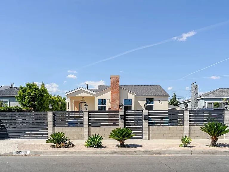 11911 Stagg St — Photo 23
