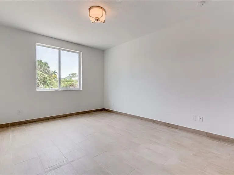 1558 NE 34th Ct #3C — Photo 4