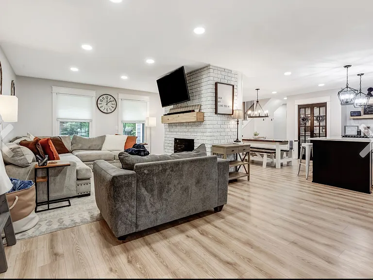 1430 Haynes Dr — Photo 2