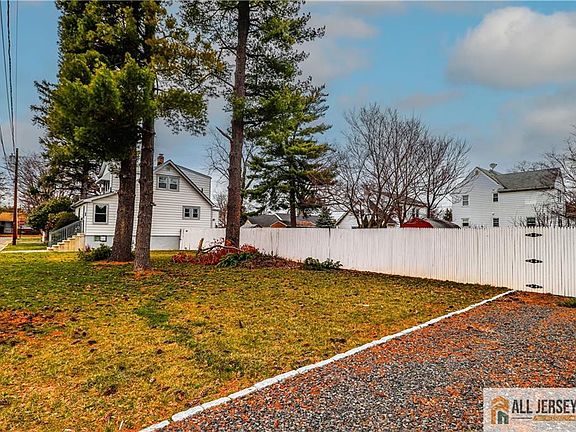 5th image of 13 N Riverview Ave