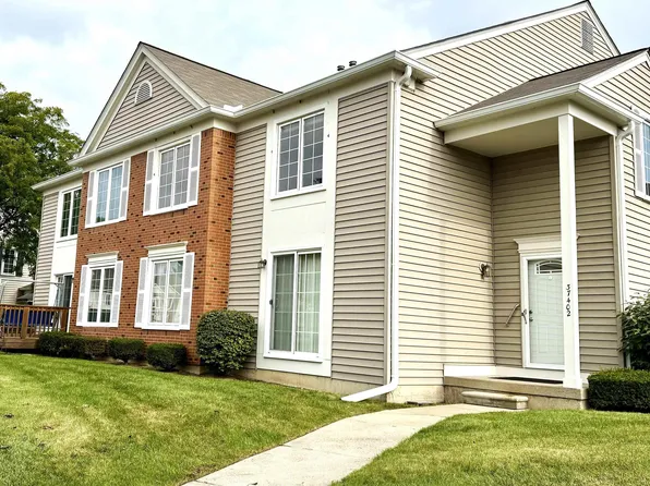37402 Stonegate Cir, Clinton Township, MI 48036