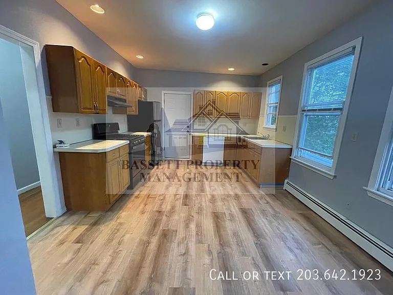 25 Cumley St #1 — Photo 12