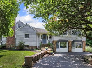 102 Dickson Dr, Westfield, NJ 07090